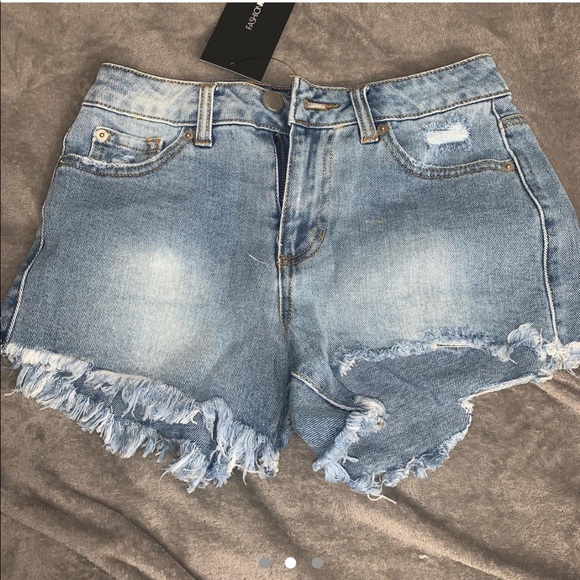 NEVER WORN FASHIONNOVA BLUE DENIM SHORTS - Picture 2 of 3